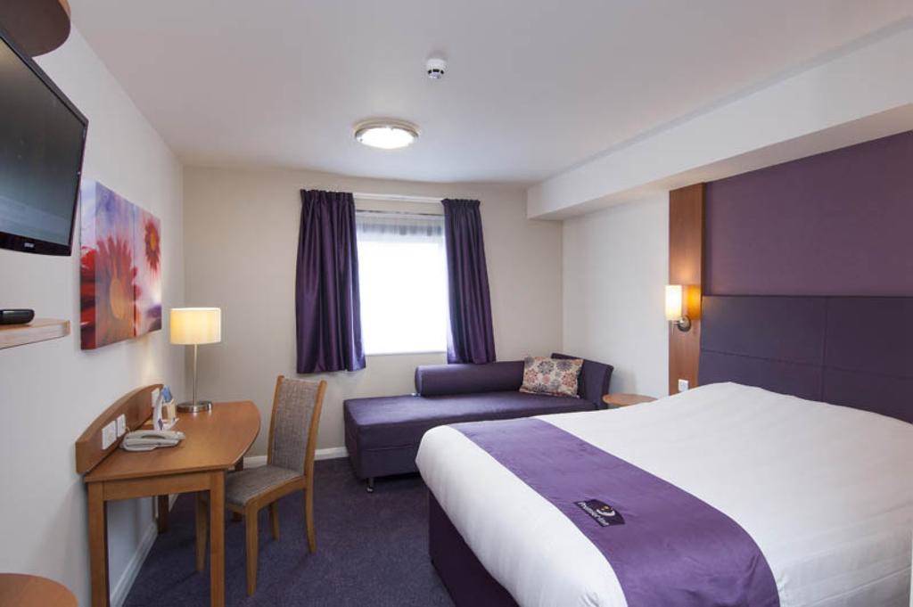 Premier Inn Sevenoaks/Maidstone Bagian luar foto