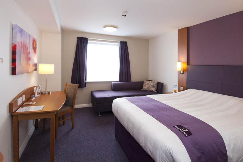 Premier Inn Sevenoaks/Maidstone Bagian luar foto