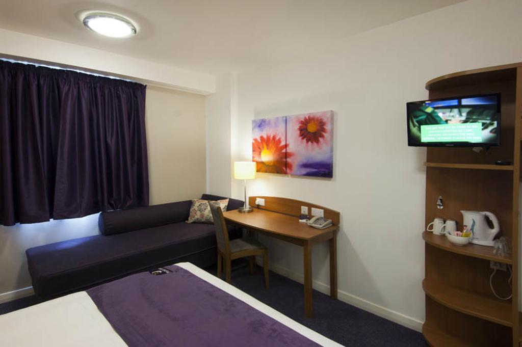 Premier Inn Sevenoaks/Maidstone Bagian luar foto