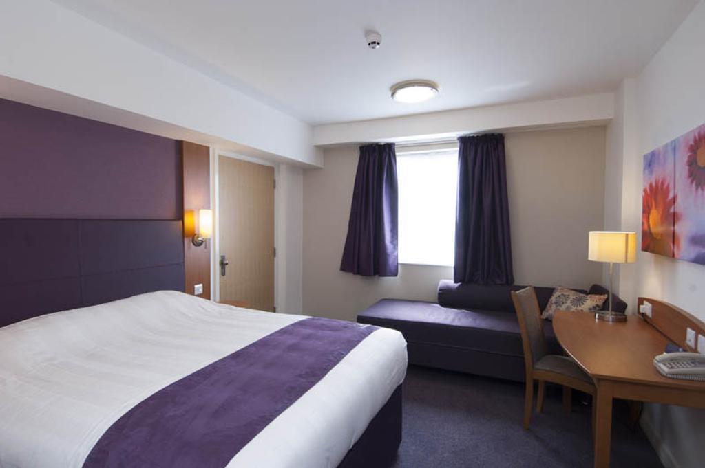 Premier Inn Sevenoaks/Maidstone Bagian luar foto