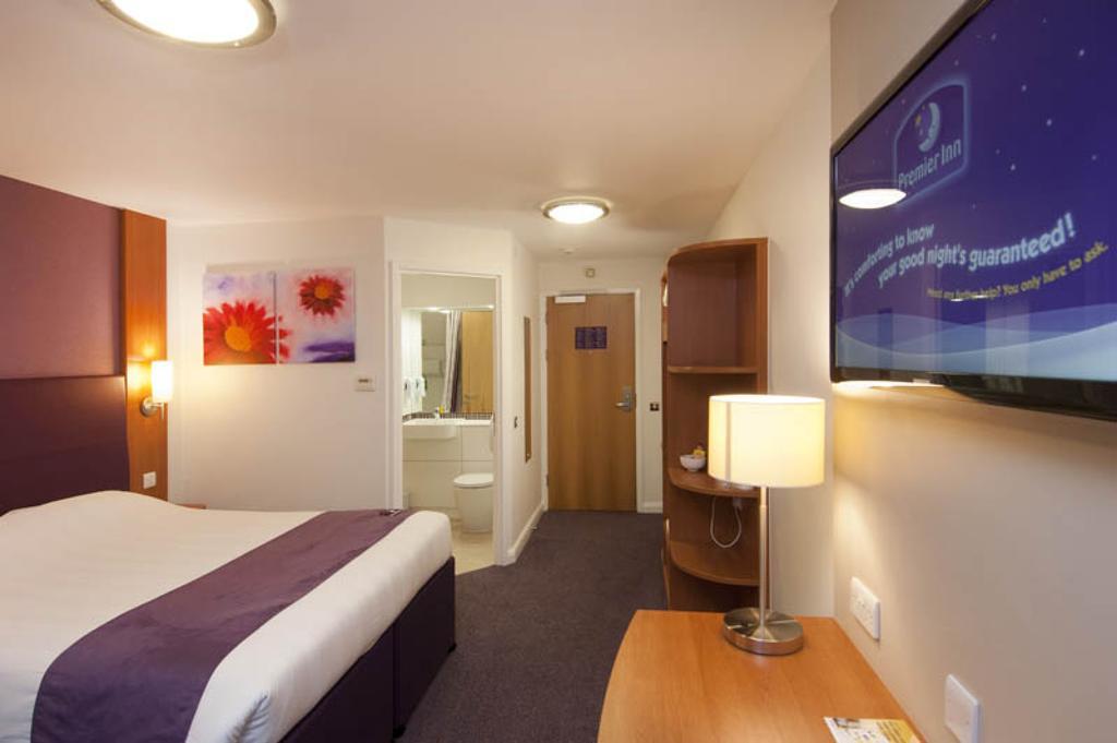 Premier Inn Sevenoaks/Maidstone Bagian luar foto